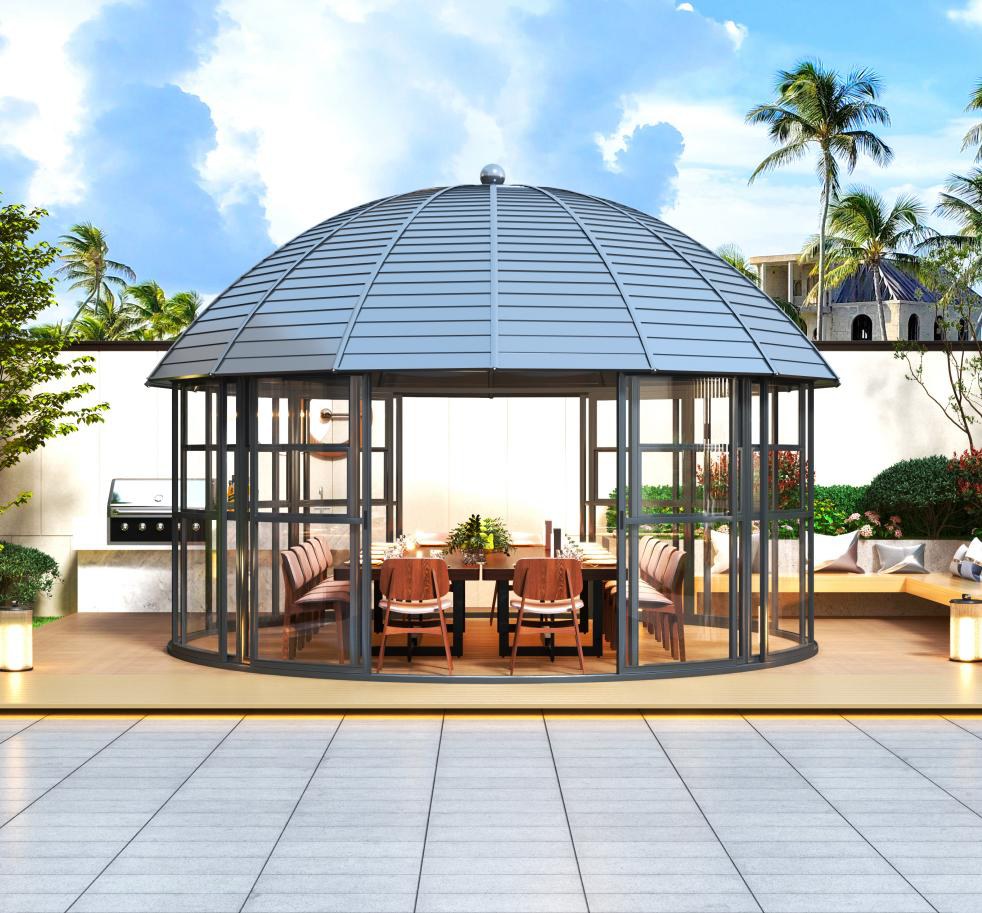Round sunroom with solid clear polycarbonate panels